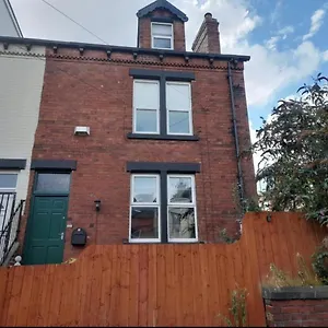 Dom wakacyjny Grove House - 4 Bedroom Sleeps 8 Only 1 Mile From Centre, Leeds (West Yorkshire)