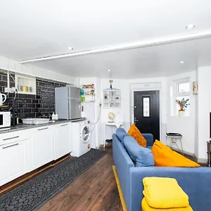 Apartment Exclusive - Close To Centre, Contactless Entry, Free Parking, Wifi & Netflix
